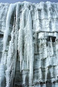 Kaskaden aus Eis: der "Rebmann-Gletscher"