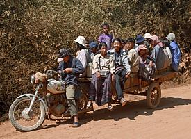 «Trafic à petite distance public» au Cambodge ;o)