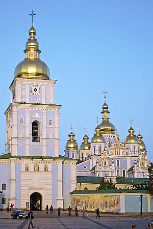 Vor dem Kloster "Sankt Michael" / Kiev / Ukraine (2006)