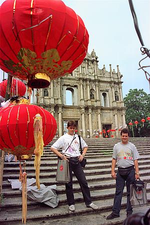 Vor der Ruine der Kathedrale São Paulo / Macau (1995)