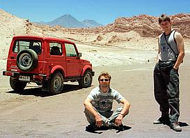 En jeep à travers le désert Atacama ...